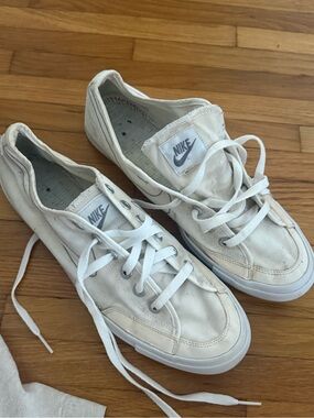 Nike White Low-Top Canvas Sneakers with Silver Eyelets